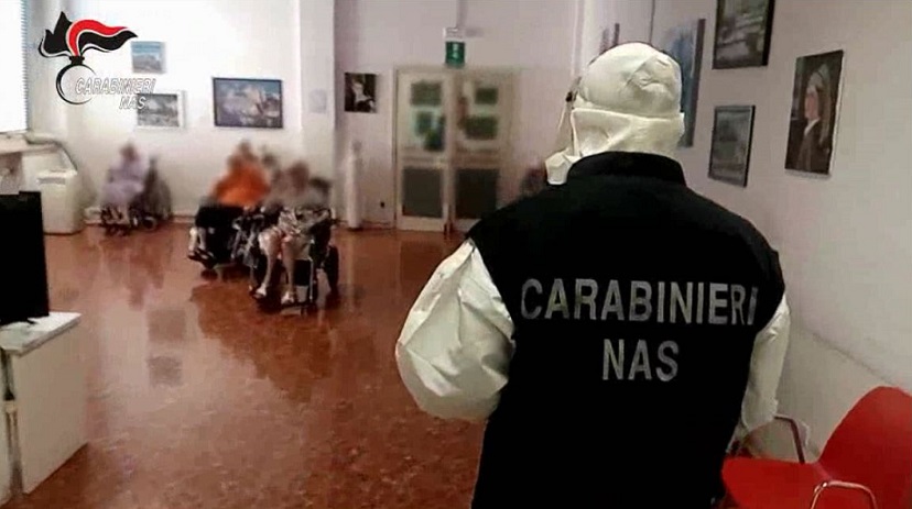 Controlli NAS nelle case di riposo: blatte in cucina ed operatori in stato di ebbrezza